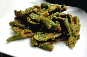 Besan Ki Hari Mirch (Green Chillies)
